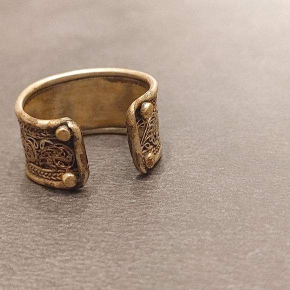 A Beautiful Bronze Set of Jewelry - Picture 3 of 11